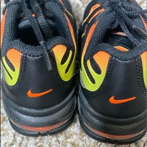 Nike sneakers size 7 for kids only used twice